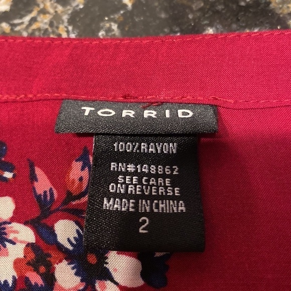 R womens Torrid floral long sleeve button up plus size shirt size 2 - Picture 3 of 3